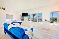 MB-732-6 Ventura Place by the Sea 6 Accommodation Dallas
