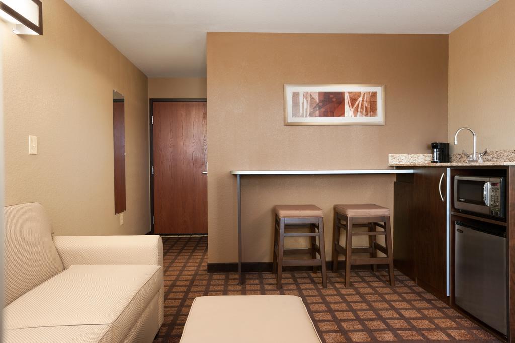 Microtel Inn & Suites Kenedy - thumb 2