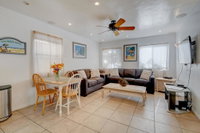 Mike's Place at the Beach Accommodation Dallas