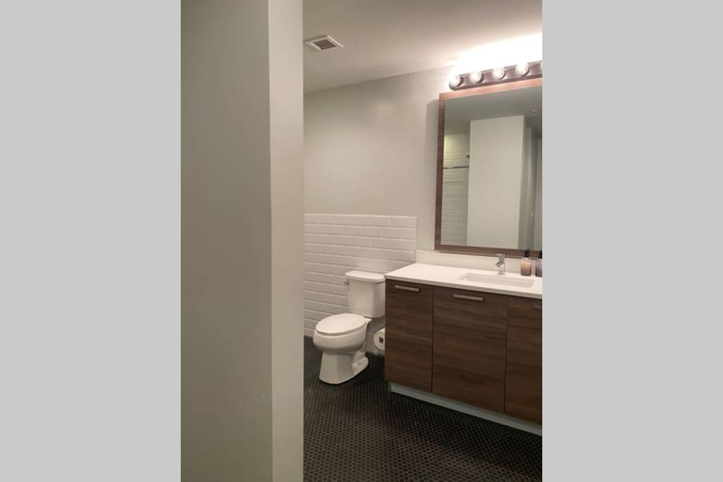 Modern And Lux Home Away From Home - thumb 1