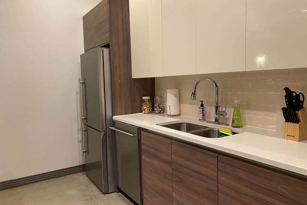 Modern And Lux Home Away From Home - thumb 3