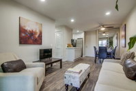 Modern San Diego Suite  Walk Score 75 Accommodation Dallas