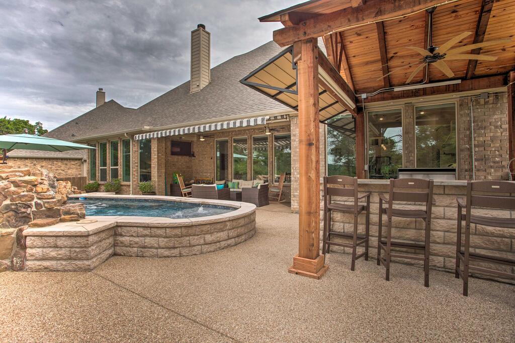Modern TX Oasis - Pool, Outdoor Kitchen, Etc! - thumb 2