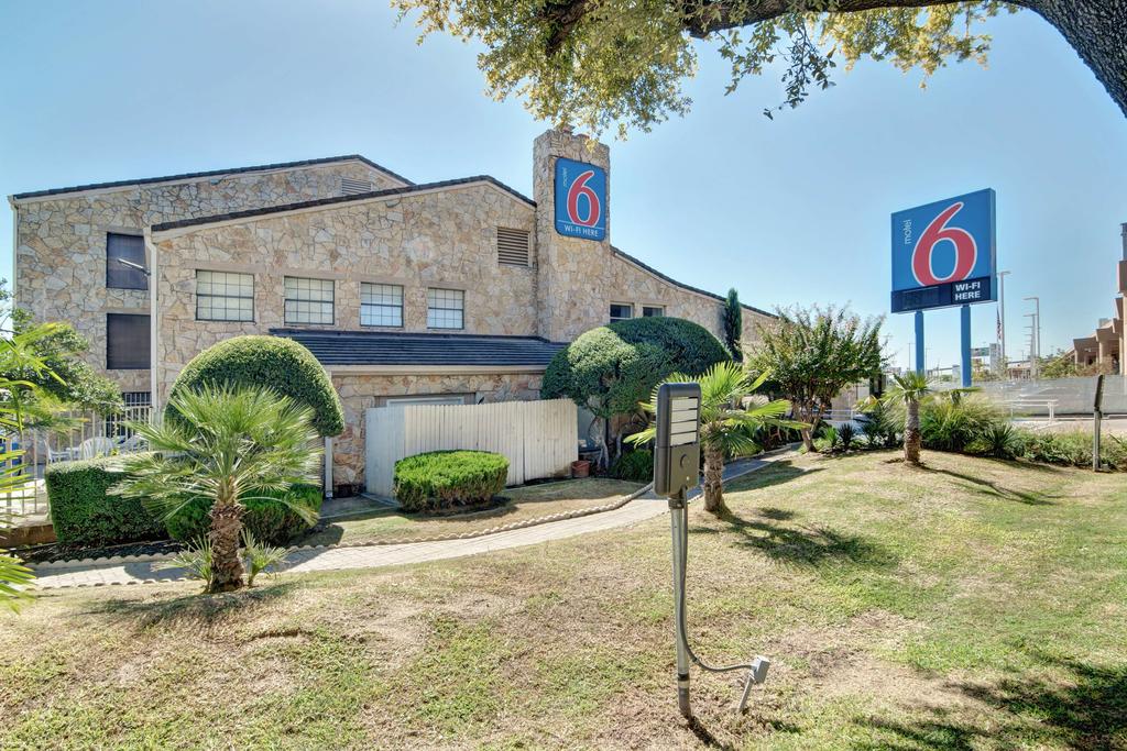 Motel 6-Dallas, TX - Forest Lane - thumb 1