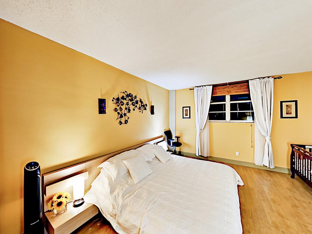 New Listing! Oceanview Condo W/ Pool & Balcony Condo - thumb 3