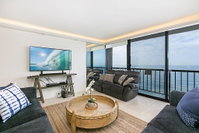 New Listing Pacific Vista Beach Condo w/ Pool condo Accommodation Dallas