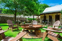 NEW Luxury Home Near Main St with two Hot tubs and Firepit Accommodation Dallas