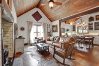 NEW Luxury One Block to Main St with Hot tub and Fire pit Accommodation Dallas