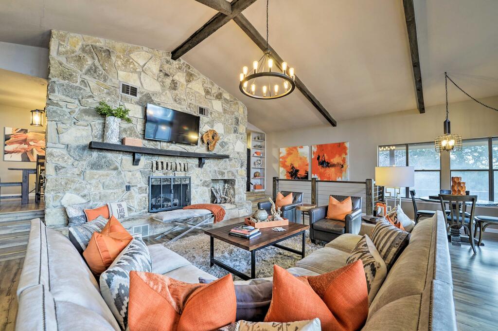 NEW! Spacious Lakefront Retreat On Lake Granbury! - thumb 3