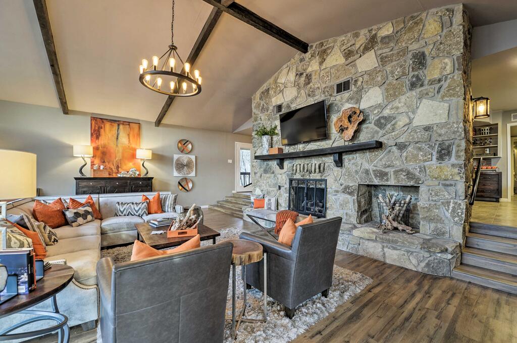 NEW! Spacious Lakefront Retreat On Lake Granbury! - thumb 0