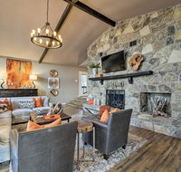 NEW Spacious Lakefront Retreat on Lake Granbury - Accommodation Dallas