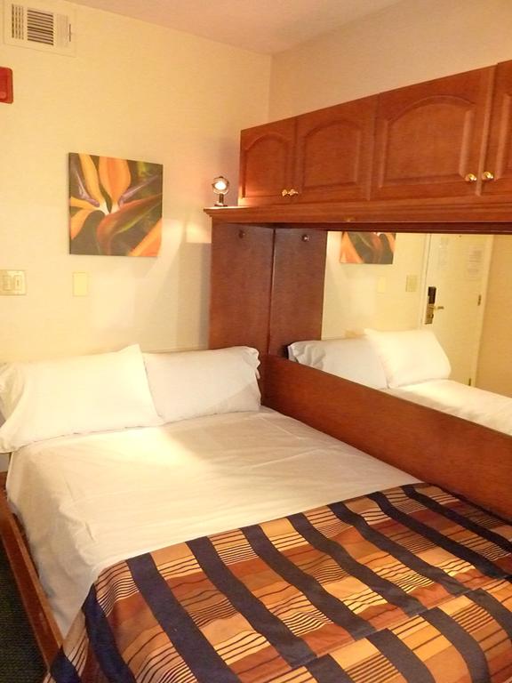 Pacific Euro Hotel - thumb 3