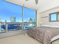 PATIO PARKING PETCO VIEWS... Accommodation Dallas