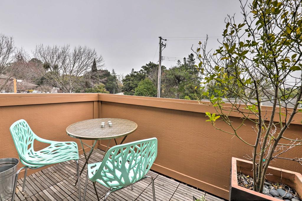 Pet-Friendly Art Deco Retreat, Near Downtown - thumb 2