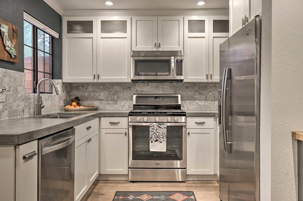 Pet-Friendly Art Deco Retreat, Near Downtown - thumb 1