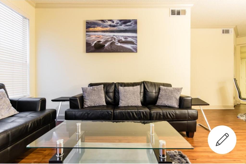 POSH UPTOWN 2 BED RM CONDO - thumb 3