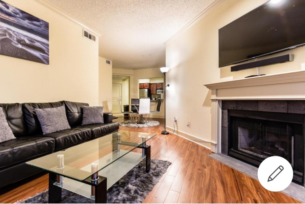 POSH UPTOWN 2 BED RM CONDO - thumb 1