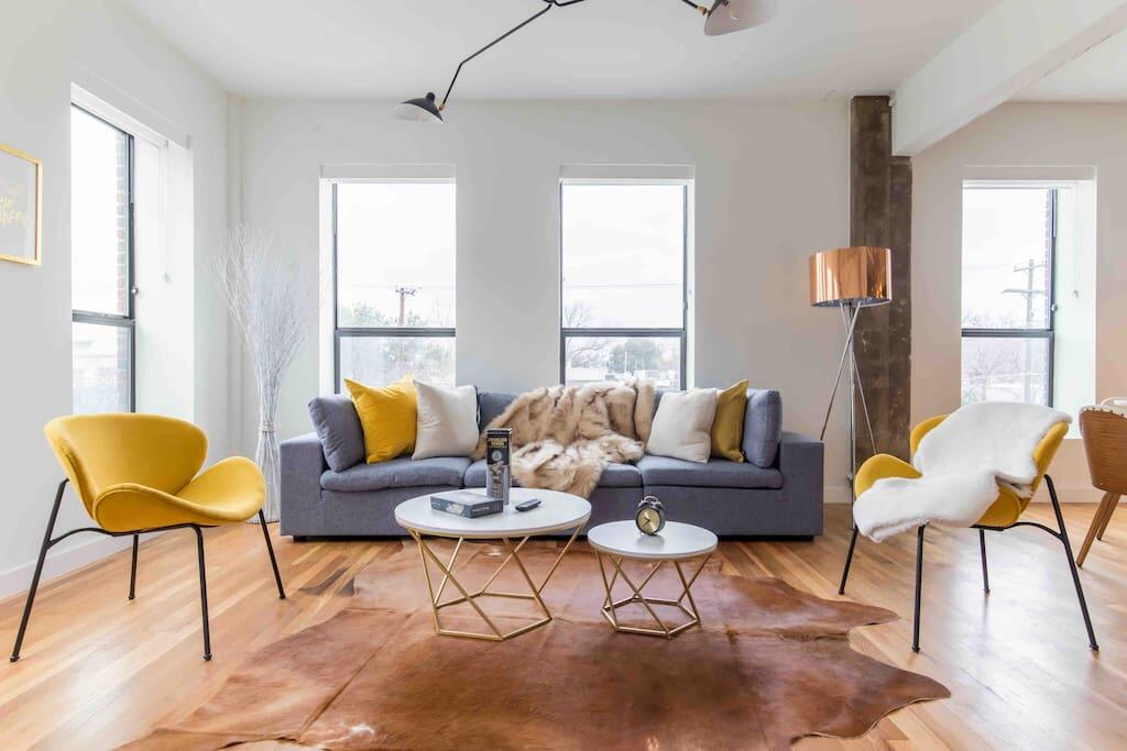 Prestigious Oak Lawn Loft With King Bed - thumb 1