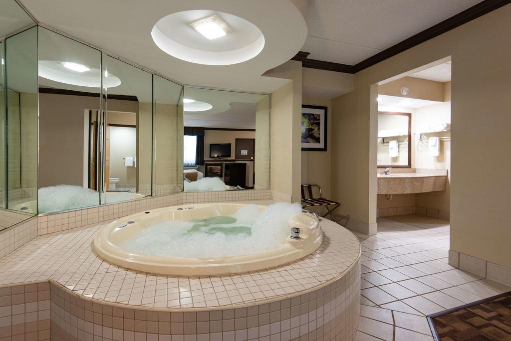 Quality Inn & Suites Quakertown-Allentown - thumb 2