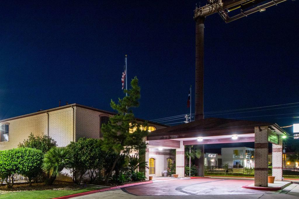 Quality Inn University Near Downtown - thumb 0