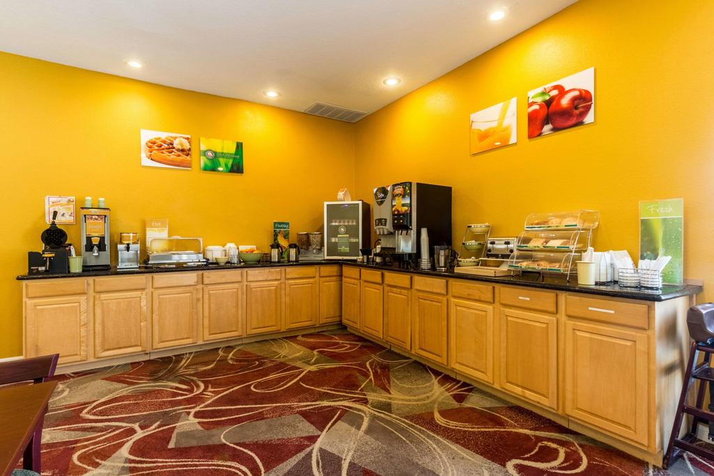 Quality Inn University Near Downtown - thumb 2