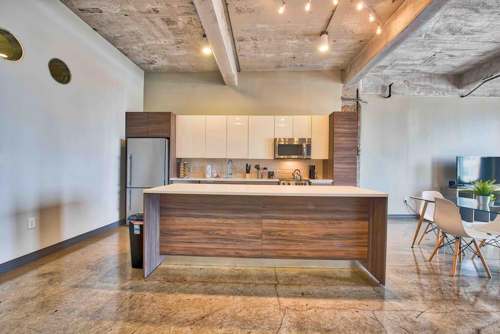Radiant Downtown Luxury Loft - thumb 2