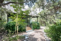 Ravenwood Cottage Accommodation Dallas