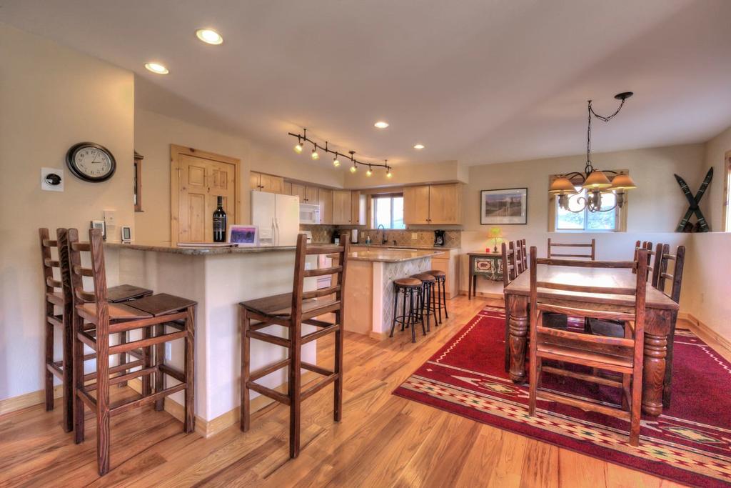 River Park Lodge - A Getaway With A Gorgeous View! - thumb 0