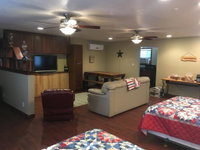 Scriv's River Haus Accommodation Dallas