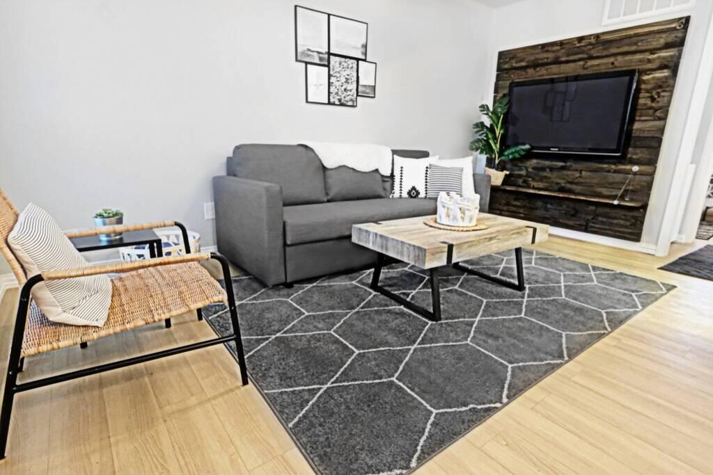 SHELTER IN PLACE HERE! The Alcove Dallas Near Downtown Fun Nightlife - thumb 3