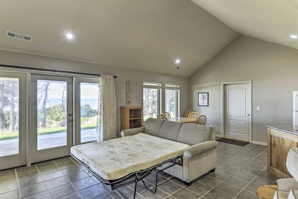 Smith River Oceanfront Home - Steps To Beach! - thumb 0