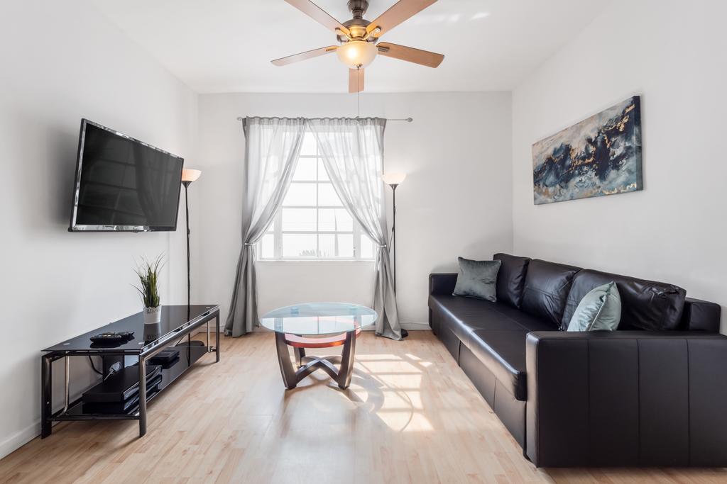 South Beach Two Bedroom Apartment - thumb 3