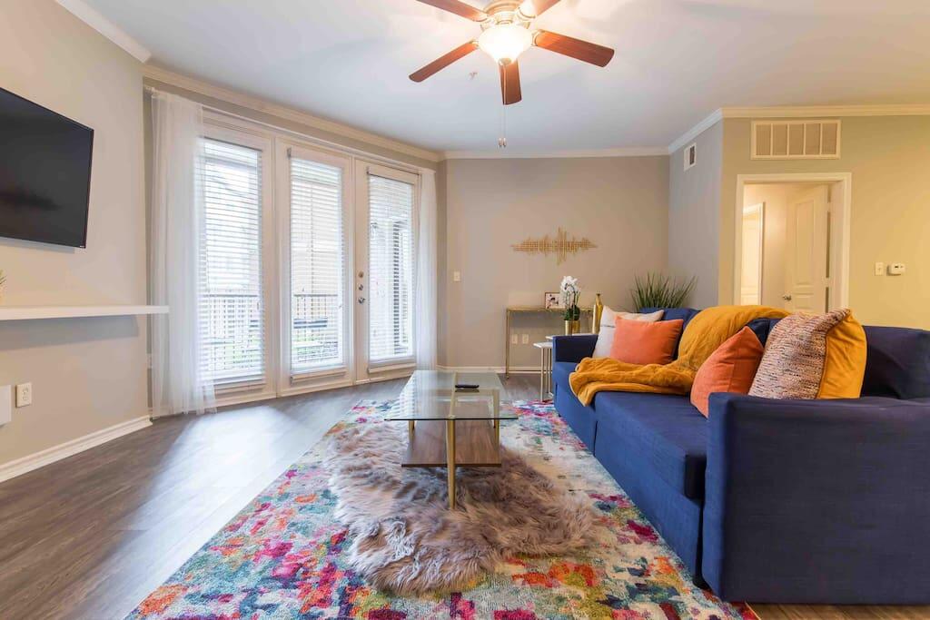 Spacious Dallas Apartment Attached 1 Car Garage