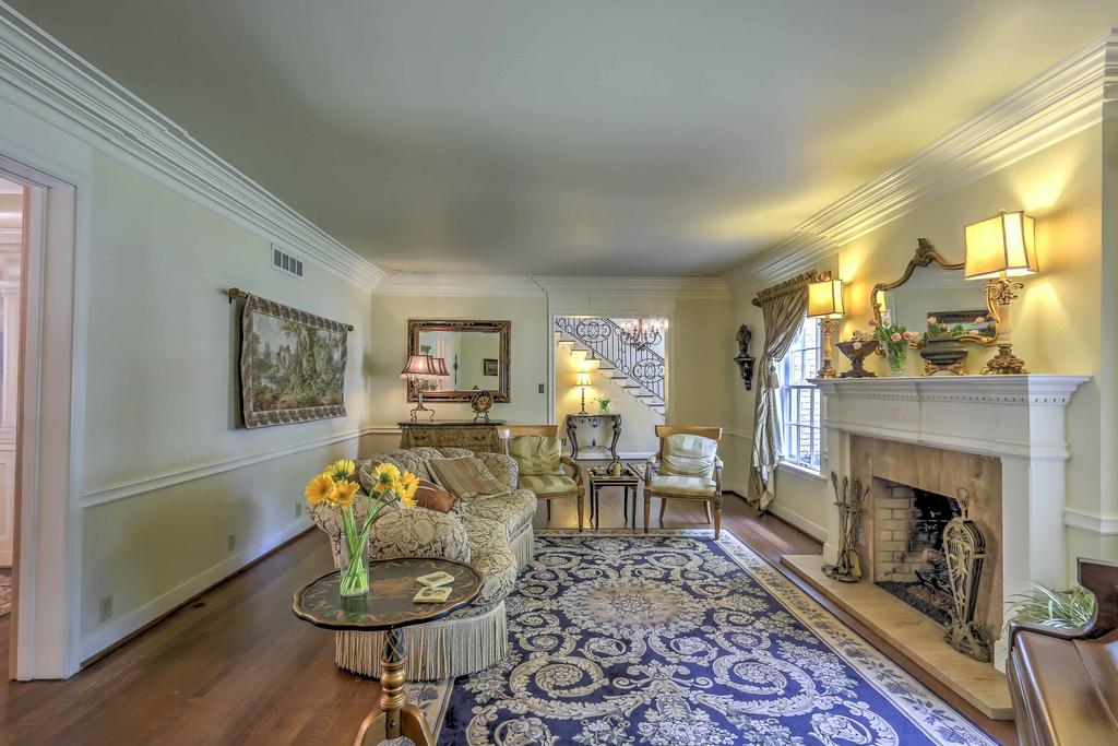 Stately Dallas Home With Pool, Patio & Entertainment! - thumb 3