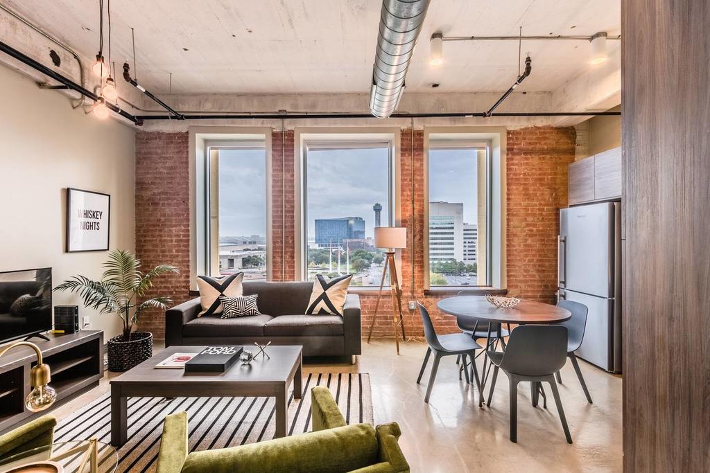 Stunning Bright & Airy Space W/ Amazing Views! - thumb 1