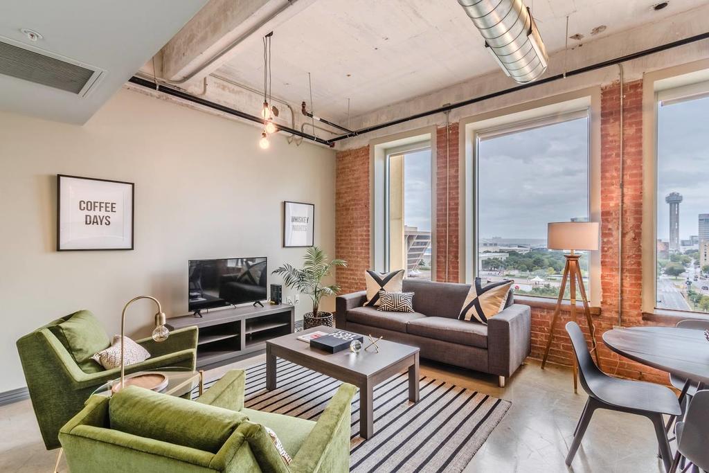 Stunning Bright & Airy Space W/ Amazing Views! - thumb 3