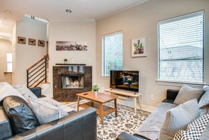 Stunning Oak Lawn Townhouse Close To Everything