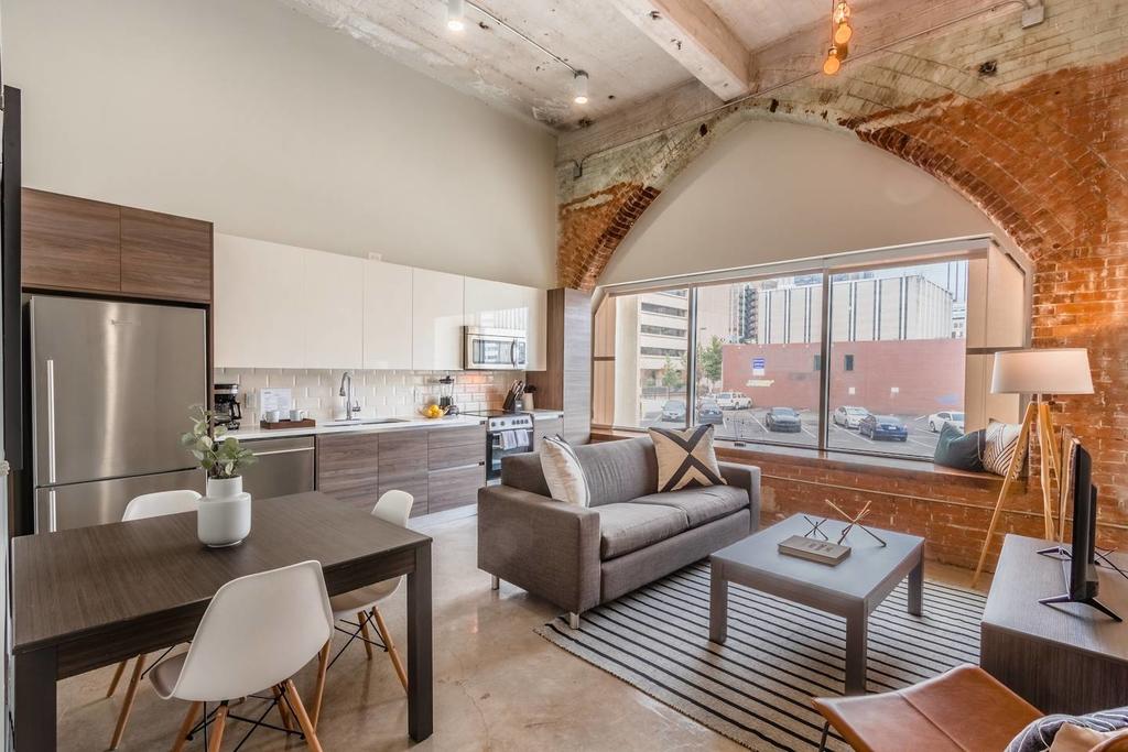 Stylish & Walkable 2 BDRM In Heart Of Downtown!