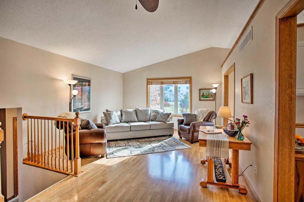 Suburban Gem 5 Miles From Downtown Rochester! - thumb 2