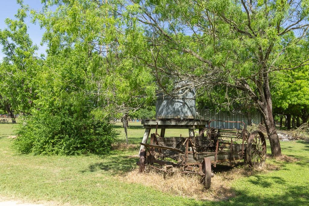 Sunflower Cabin RR9122SF Home - thumb 2