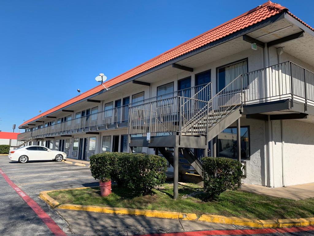 Super 7 Inn Dallas-Southwest - thumb 1