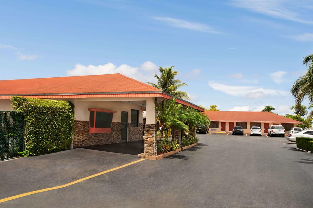 Super 8 By Wyndham Florida City/Homestead/Everglades - thumb 0