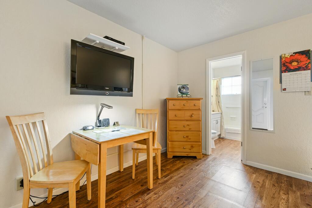 Tequesta Palms Inn - thumb 2