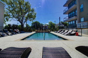 The Bishop Arts Hotel By Bluelofts