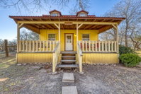 The Olive  Mendelbaum Winery Guest Cabins Accommodation Dallas