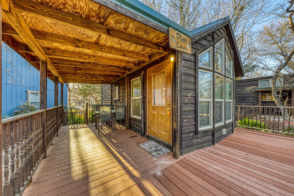 The Plum @ Mendelbaum Winery Guest Cabins - thumb 1