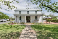 The Stone Well Haus Accommodation Dallas