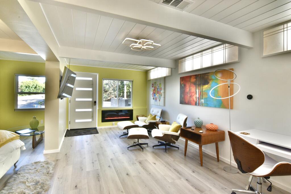 Total Privacy & Full Kitchen In Mid Century In-Law - thumb 0
