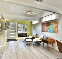 Total Privacy  Full Kitchen in Mid Century In-Law - Accommodation Dallas