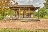 Town Creek Log Cabin Accommodation Dallas
